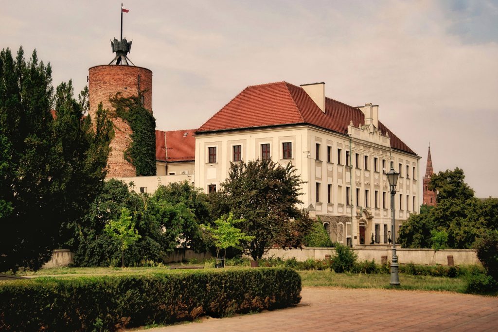 jakie zwierzęta znajdują się w herbie głogowa